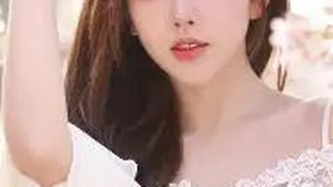 【揭秘彩界】[燕初飞双色球大预测]2025137期：12红球+2蓝球，今日号码揭晓，见证奇迹的时刻！